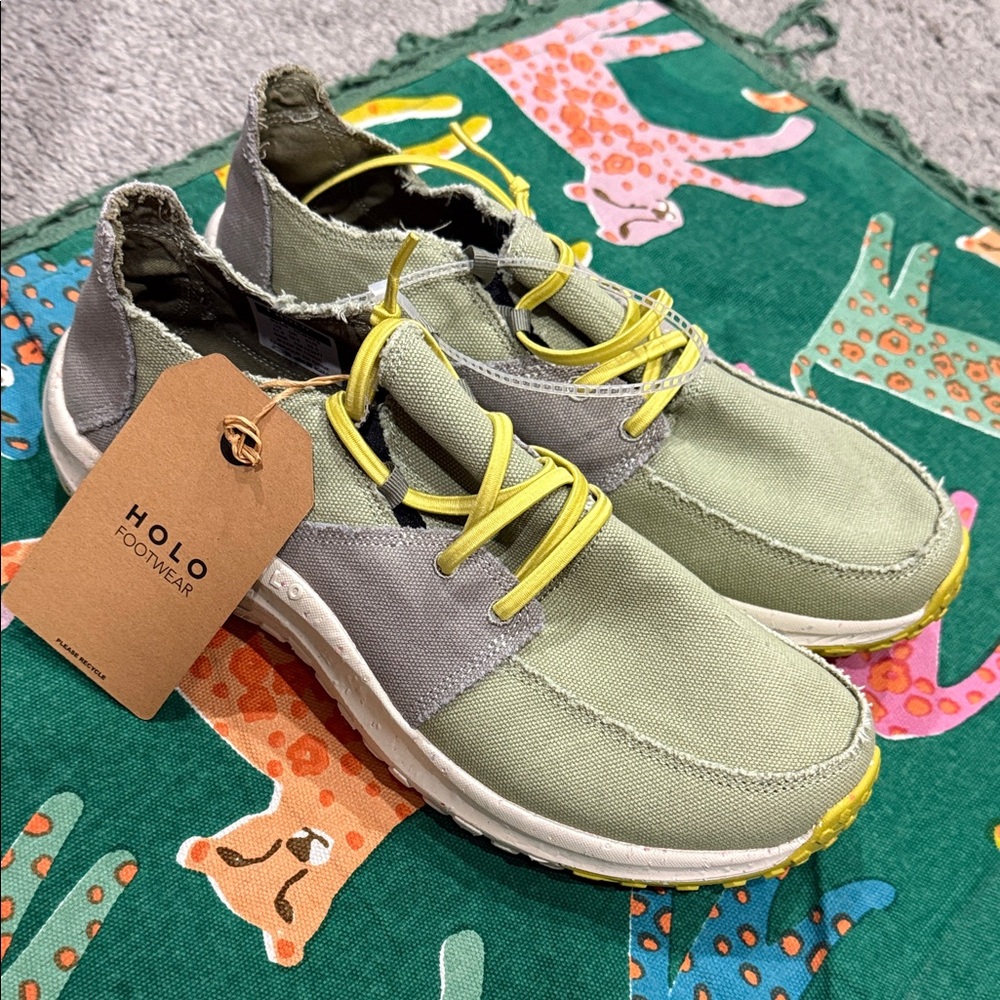 NWT HOLO FOOTWEAR ATHENA LACE UP SNEAKER Green and Gray Shoes